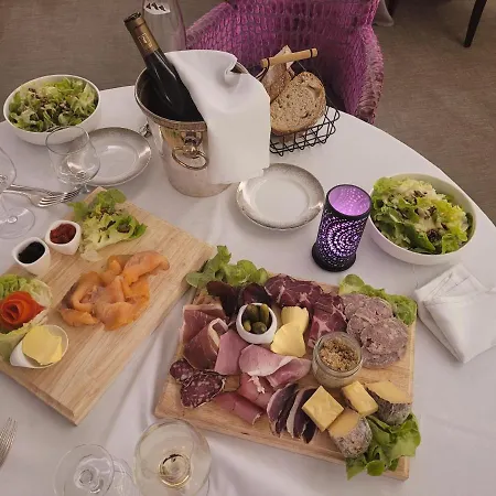 Le Grenier A Sel 4* Монлюсон