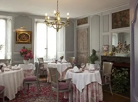 Le Grenier A Sel Отель Монлюсон
