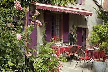 Le Grenier A Sel Отель Монлюсон
