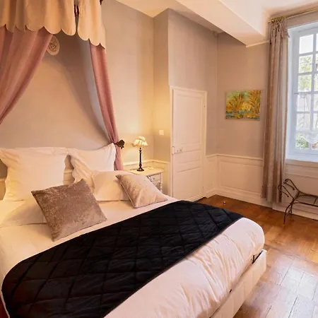 Le Grenier A Sel 4* モンリュソン