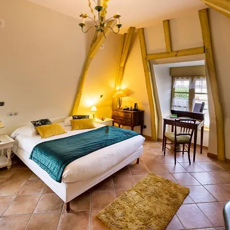 Le Grenier A Sel ホテル モンリュソン