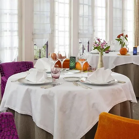 Le Grenier A Sel 4* モンリュソン